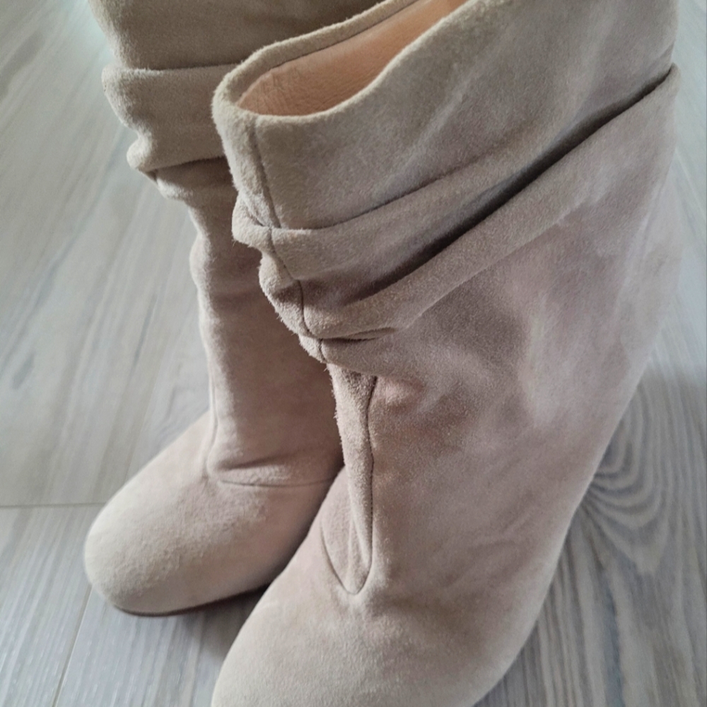 Elegant Tan Suede Women's Booties